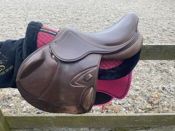 Aiver sport luxe jump saddle, Aiver sport  Luxe, Vicki McWilliams , Siodła skokowe, Greenock