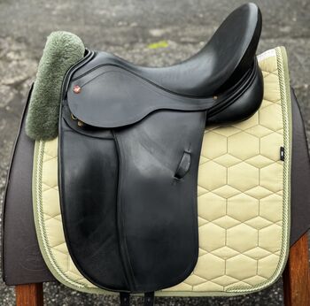 Albion SLK Adjusta Europa 17,5 Zoll MW LH NS 2. Hand, Albion  Albion SLK Adjusta Europa, Gabriela Pohl , Dressursattel, Upgant-Schott