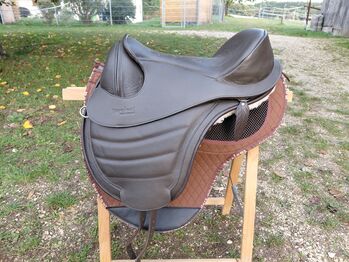 Vielseitigkeitssattel Barefoot® PRO 'Cheyenne' Leder + zugehöriges Sattelpad Spezial, Barefoot® Cheyenne PRO , Julia Häderer , All Purpose Saddle, Illerrieden
