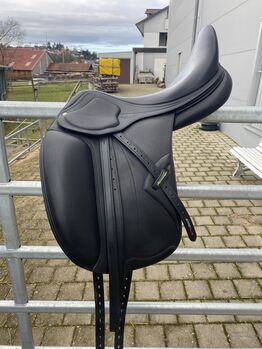 Amerigo Cortina Dressursattel 17.5“, Amerigo Cortina Pinerolo, Emily Betz, Dressage Saddle, Sonnenbühl 