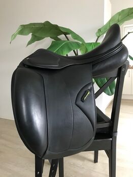 Amerigo Dressursattel aus 2018 (17,5 - KW +1), Amerigo Classic Dressage Pinerolo , Saskia Rohrmann-Fülsch, Dressage Saddle, Seevetal