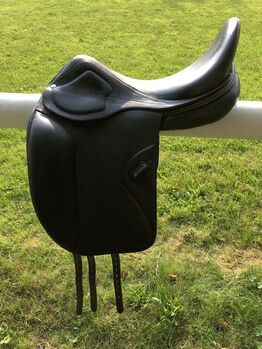 Amerigo Pinerolo Dressur 17,5, Amerigo Pinerolo, Anne-Kathrin Schmidt, Dressage Saddle, Hof