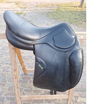 Amerigo saddle Pinerolo seat 17,5 inch/wide 33 cm, Amerigo Pinerolo Closecontact dressage DJ, Suzan, Dressage Saddle, Zeegse (Tynaarlo)