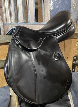 Amerigo vega springsattel, Amerigo  Vega, Sandrin, Jumping Saddle, Schwarzenberg