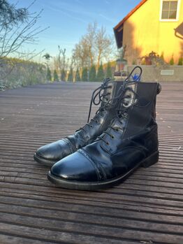 Stiefelette Covalliero Kerbl Schnürstiefelette Monaco Gr. 42, Covalliero Schnürstiefelette, Kerbl Stiefelette Monaco, Reitschuh, Stallschuh, Cora Rahnhöfer, Jodhpur Boots, Büchenbach