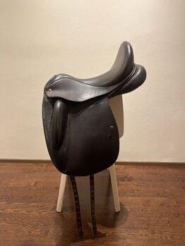 Custom Sattel Icon Flight, Custom Icon Flight, mittlere Kammerweite, Alexandra Csillag , Dressage Saddle, Wien