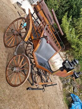 Antike historische Kutsche Linzer Wagen Holz Zweispänner, VE, Kutschen, Ehingen