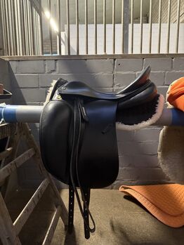 Neuwertiger Prestige Top Dressage SP 17“ / 32 KW, Prestige Top Dressage SP, Janet Mergler, Dressage Saddle, Grevenbroich 