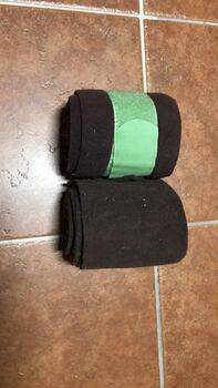 Bandagen in braun mit grünem Verschluss, Noname, Christina Hametner, Bandagen & Unterlagen