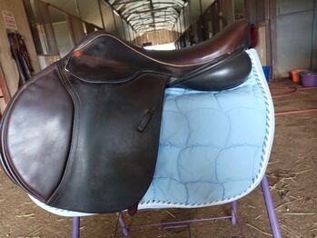 Bargain Sturgess 18" Jump GP flair saddle, Sturgess , Carolyn Thow, Siodła skokowe, Alvarado