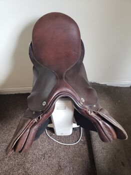 BARNSBY 18" GP/Jumping Saddle BARNSBY GP/ Jumping Saddle 18"