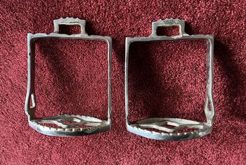 Barocke Steigbügel, Edelstahl, Carreform, Barocke Steigbügel, Svenja Homann-Koch, Saddle Accessories, Senden