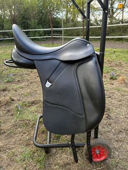 Bates 17.5 inch Dressuur Luxe Dubbel Leder Bates Bates Dressage+ dressuurzadel HART