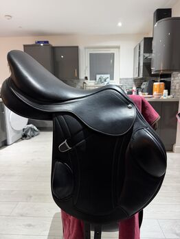 Bates advanta, Bates Advanta , Emily Smith, Jumping Saddle, Falkirk