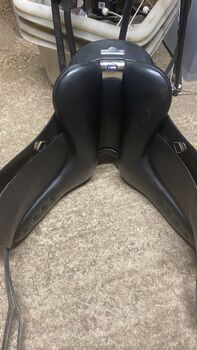 Bates wide 16.5” dressage saddle Bates Wide dressage