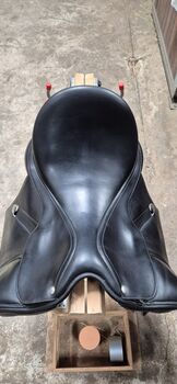 Bates Dressage Plus 17" 43cm schwarz Bates Dressage Plus