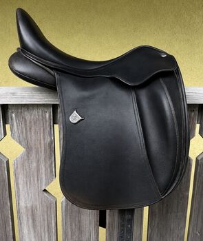 Bates Innova Dressursattel 17 bis 17,5 Zoll Schwarz mit Cair, Bates Innova, Böhm, Enny, Dressage Saddle, Langfurth
