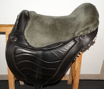 Baumloser Leder-Sattel 'Freedom' 16,0" Wechselzwiesel inkl. Pad Covalliero Kerbl, Kerbl Freedom, Anne, Baumloser Sattel, Wahrenholz