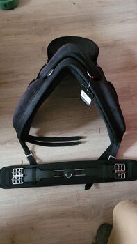 Baumloser Sattel HKM 18", HKM, Maruschka Hofer , Baumloser Sattel, Hamburg