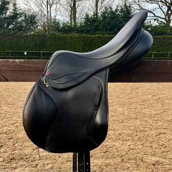 Beautiful Black Albion Jump / XC Monoflap Saddle, Albion Kontact Adjusta , KollieFox, Jumping Saddle, Cardiff