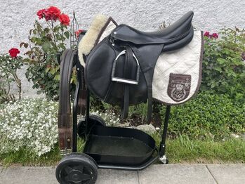 Schöner, gepflegter Sattel Marke Röösli, Spring und Vielseitigkeit, Röösli Wild Extra, Monika, Jumping Saddle, Mamishaus
