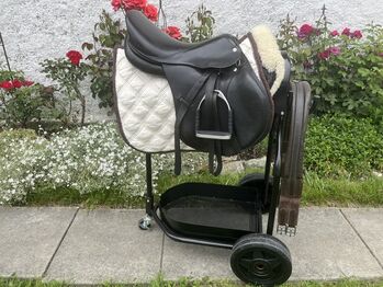 Schöner, gepflegter Sattel Marke Röösli, Spring und Vielseitigkeit Röösli Wild Extra