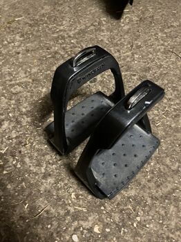 Verkaufe gebrauchte Winderen Steigbügel Nero in schwarz/ anthrazit, Winderen Nero, Elisabeth Wimmer, Saddle Accessories, Salzburg