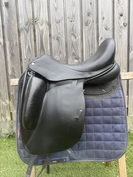 Custom Icon Flight, Custom  Icon Flight, NG Zadels (NG Zadels ), Dressursattel, Almere