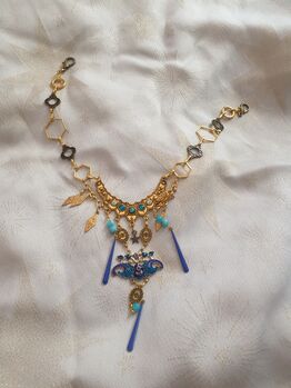 Brust und Stirnschmuck