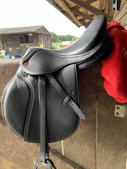 Black 16” Whitaker saddle, Antonia riley , Jumping Saddle