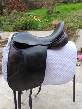 Black Ainsley Vanguard Popular Dressage saddle, Ainsley  Popular, Laura Healy, Dressage Saddle, Cork