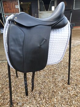 Black Country Eloquence X Dressage Saddle with Freedom Tree, black country Eloquence X, SAL TUCKER, Siodła ujeżdżeniowe, Nr Melton Mowbray