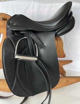 Schwarzer Eichhorn Advantage Dressursattel Kammer 28 Eichhorn Sattelprofi Advantage