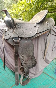 Westernsattel in schwarz mit hübschen Verzierungen, Carmen , Western Saddle, Wüstenfelde
