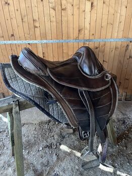 Barefoot Cheyenne, Barefoot Cheyenne, Uli, Treeless Saddle, Velden