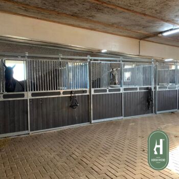 Pferdebox | Pferdestall kaufen | Boxen Pferd | schiebetür Horsefriend Products Front mit schiebetür