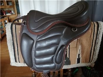 Baumloser Sattel mit Pad, Markenlos, Nina Rickers, Treeless Saddle, Rhauderfehn