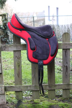 Baumloser sattel, Jasmin Beverly Dülken , Treeless Saddle, fröndenberg /ruhr