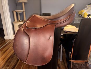 Bordeaux Saddle 17.5”, Bordeaux 0121 0007, Mia, Jumping Saddle, Bawnboy