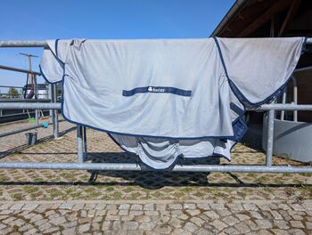 Bucas Buzz Off Full Neck - silver / navy - Fliegendecke / Ekzemerdecke, Bucas Bucas Buzz Off Full Neck - silver / navy , Peter, Horse Blankets, Sheets & Coolers, Dresden Gompitz, Unkersdorf