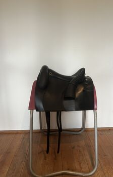 Bückeburger Schulsattel Deuber und Partner S2 verstellbare Kammer Ultraflexbaum Deuber & Partner / Hifreitschule Bückeburg  Bückeburger Schulsattel