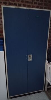 Bundeswehr-Spind Sattelschrank, Marion De Bruijn-Schmitz, Sattelschrank / Bundeswehrschrank, Kerpen