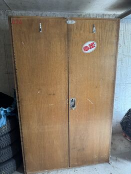 Bundeswehrschrank Sattelschrank schwenkbarer Sattelhalter 120cm breit, Jacqueline Wirth, Tack Locker, Heilbronn 