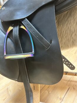 Busse Bistrol VS Sattel 17 Zoll inkl. Steigbügel guter Zustand Busse Bistrol