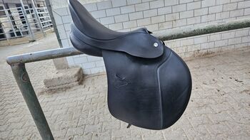 Butterfly Vielseitigkeitssattel "Sophie", schwarz, mit Gurt Butterfly Sophie