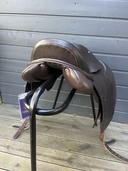 Cavaletti Collection brown dressage saddle 15.5" Cavaletti Collection Dressage