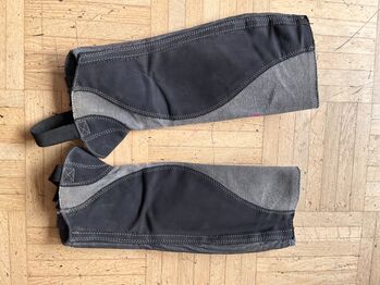 Chaps für ca. 8.Jährige abzugeben Fouganza  Chaps