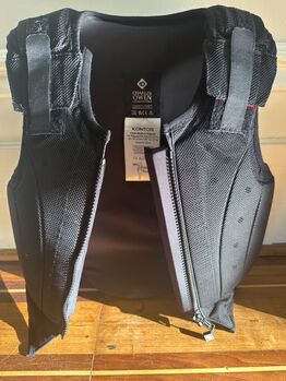 Charles Owen Child’s Back Protector 11-12, Charles Owen Kontor, Danielle Bishop, Kamizelki ochronne, Bishop’s Stortford