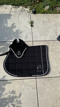 Cheval de luxe VS Schabracke + Fliegenohren, Cheval de luxe , Sarah Süss, Schabracken, Linz