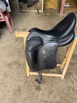 Childeric Dressursattel DSC 175 in Sitzgröße 18 Zoll, Childeric DSC 175 , Lukas Riehl , Dressage Saddle, Ilbesheim bei Landau in der Pfalz